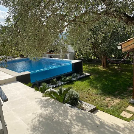 Holiday home Ivka Gardens
