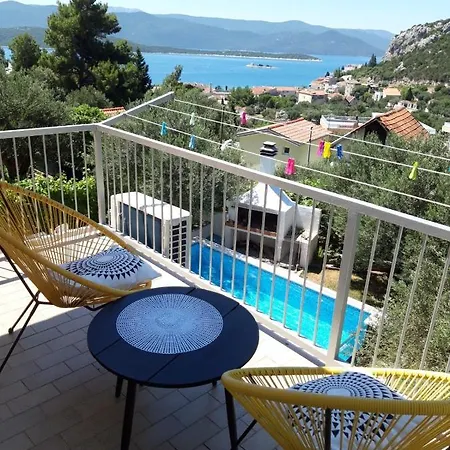 Holiday home Ivka Gardens