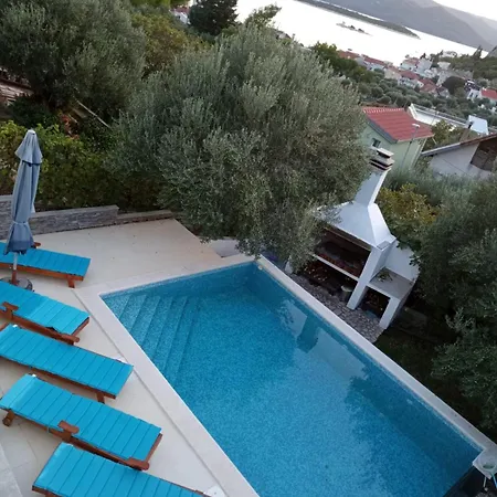 Holiday home Ivka Gardens